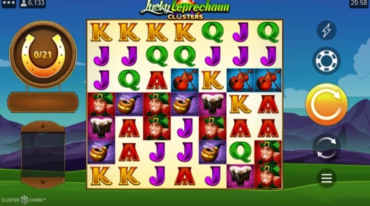 หน้าจอเกม Lucky Leprechaun Clusters กับตารางสัญลักษณ์ธีมไอริช