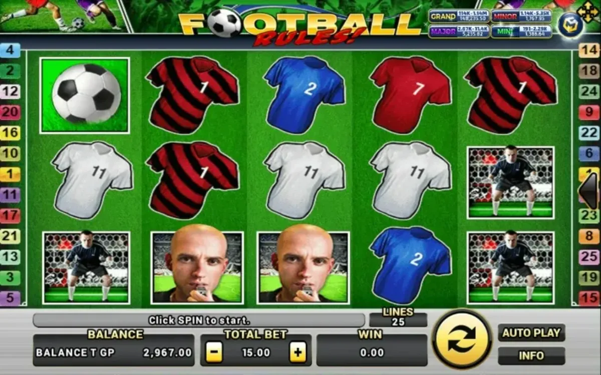 หน้าเกม Football แสดงลูกฟุตบอลและสนามหญ้าสีเขียว